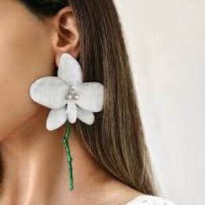 New! ZARA White Flower statement earrings (1010) • NWOT